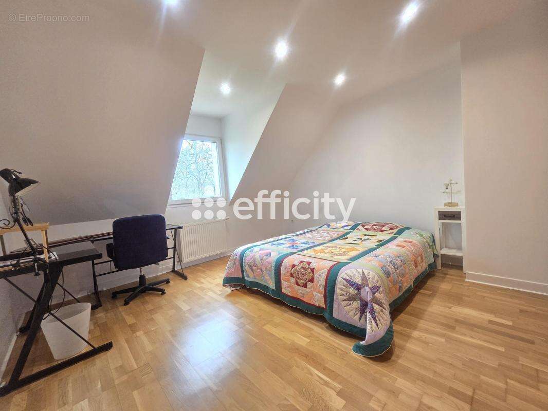 Maison 211 m² à Sonchamp  - photo 7