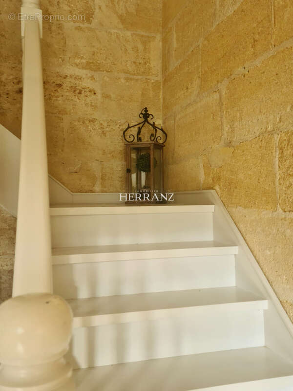 Maison à SAINT-MEDARD-DE-GUIZIERES