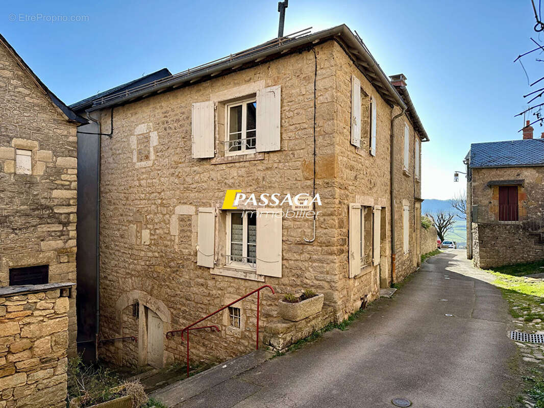 Maison à SEVERAC-LE-CHATEAU