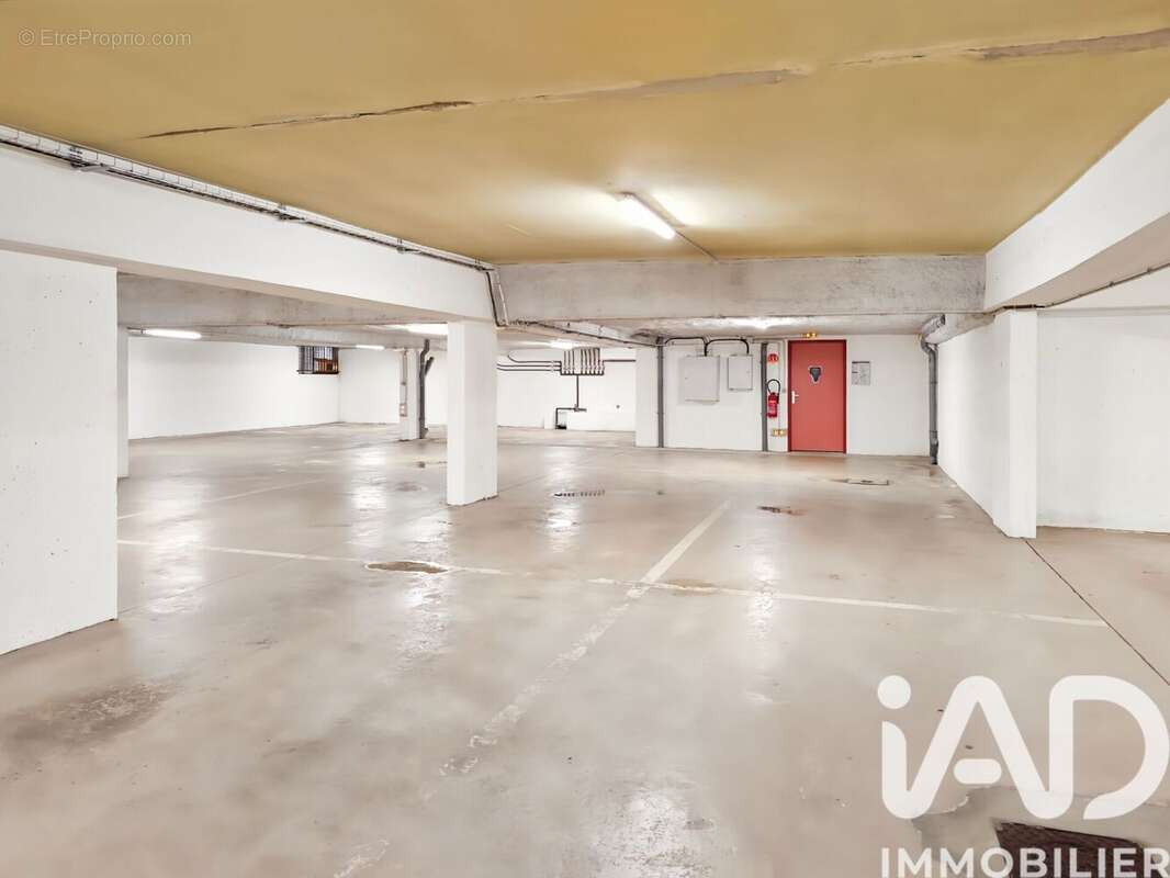 Photo 2 - Parking à PONTOISE