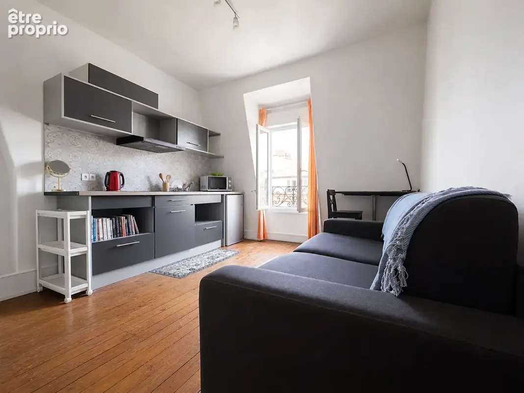 Studio en dernier étage avec vue sur le Sacré-Coeur et la Tour Eiffel - Batignolles - photo 3