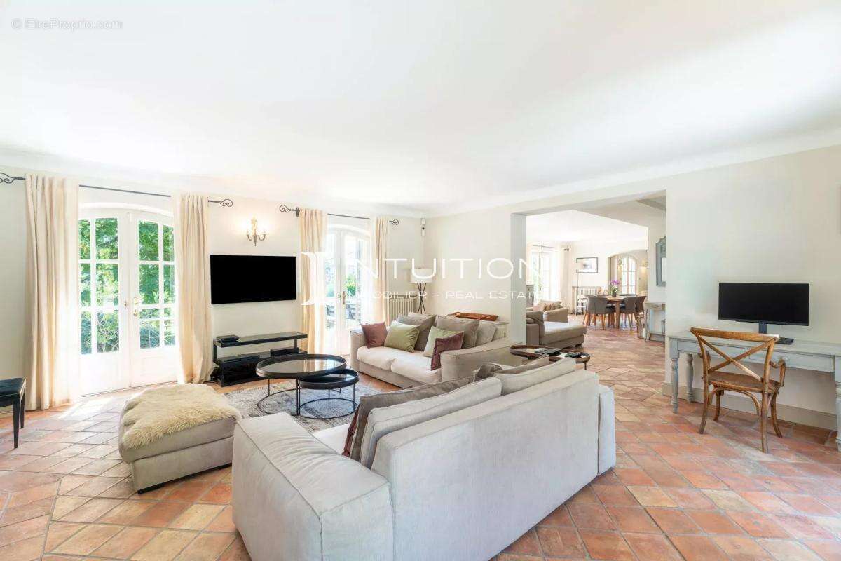 Mougins - Les Colles : Propriété de prestige avec vue panoramique sur le village - photo 10