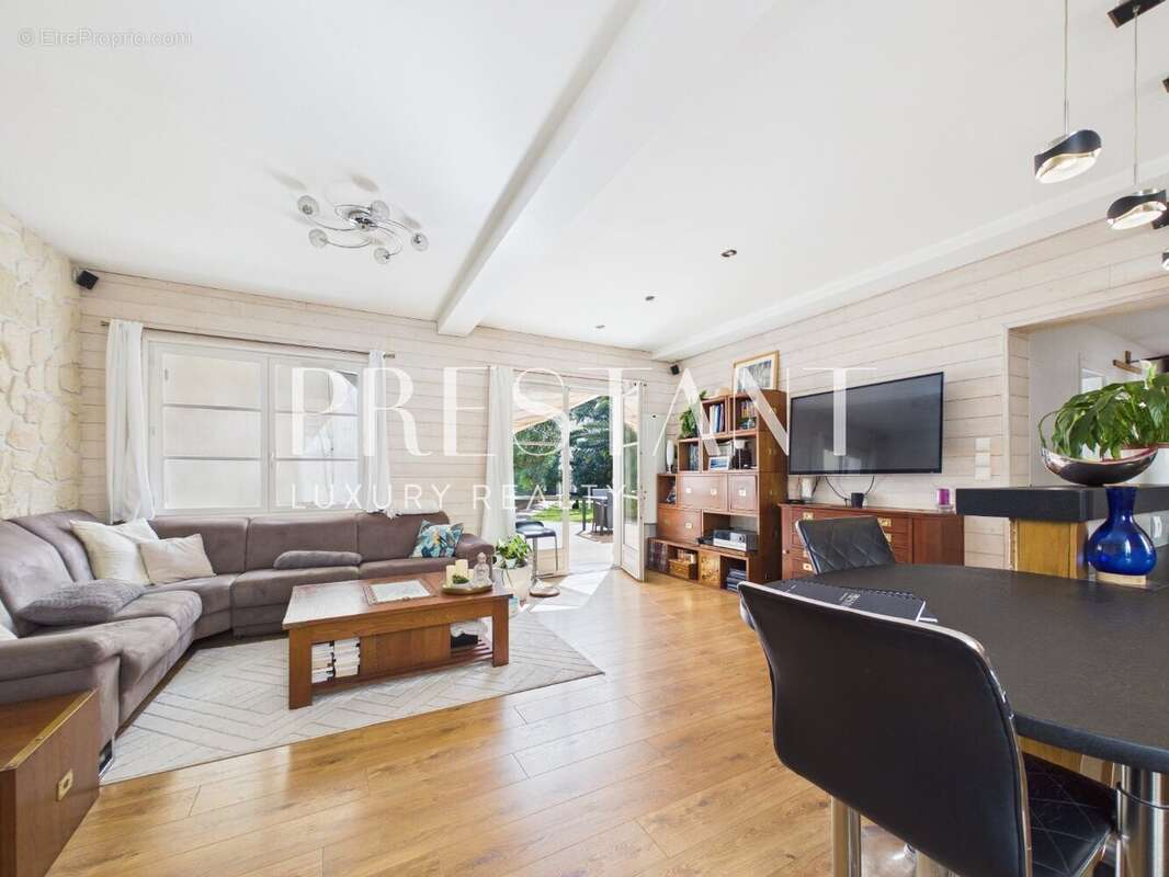 Biarritz hyper-centre : appartement d'exception avec jardin privatif de 250 m2 et garage - photo 3