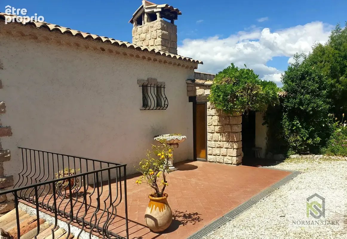 Villa 7 pièces à Aspremont avec vue mer jusqu’au Cap d’Antibes, terrain 2 850 m², au calme, à 20 min de Nice – beau potentiel de - photo 5