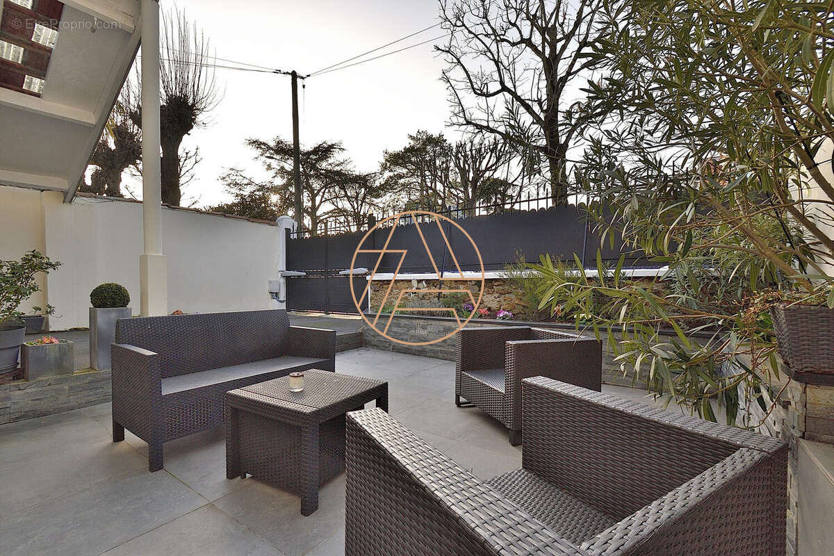 Maison à SAINT-MAUR-DES-FOSSES