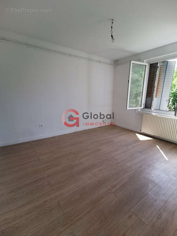 RARE ! Ensemble immobilier de 2 maisons à Landogne (63380) - photo 15
