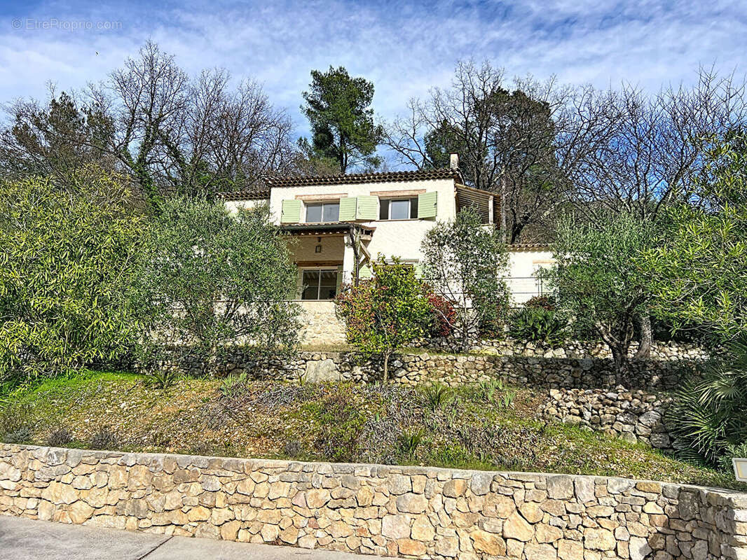 Maison à TOURRETTES-SUR-LOUP