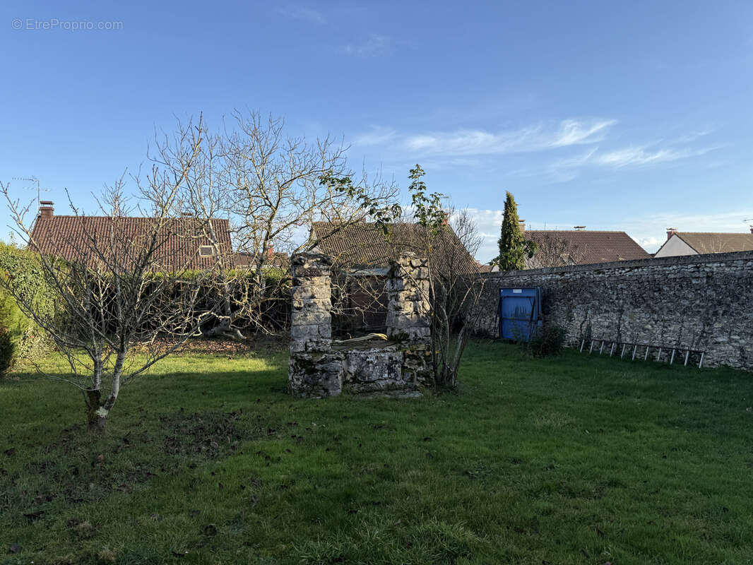 Maison à VERT-SAINT-DENIS