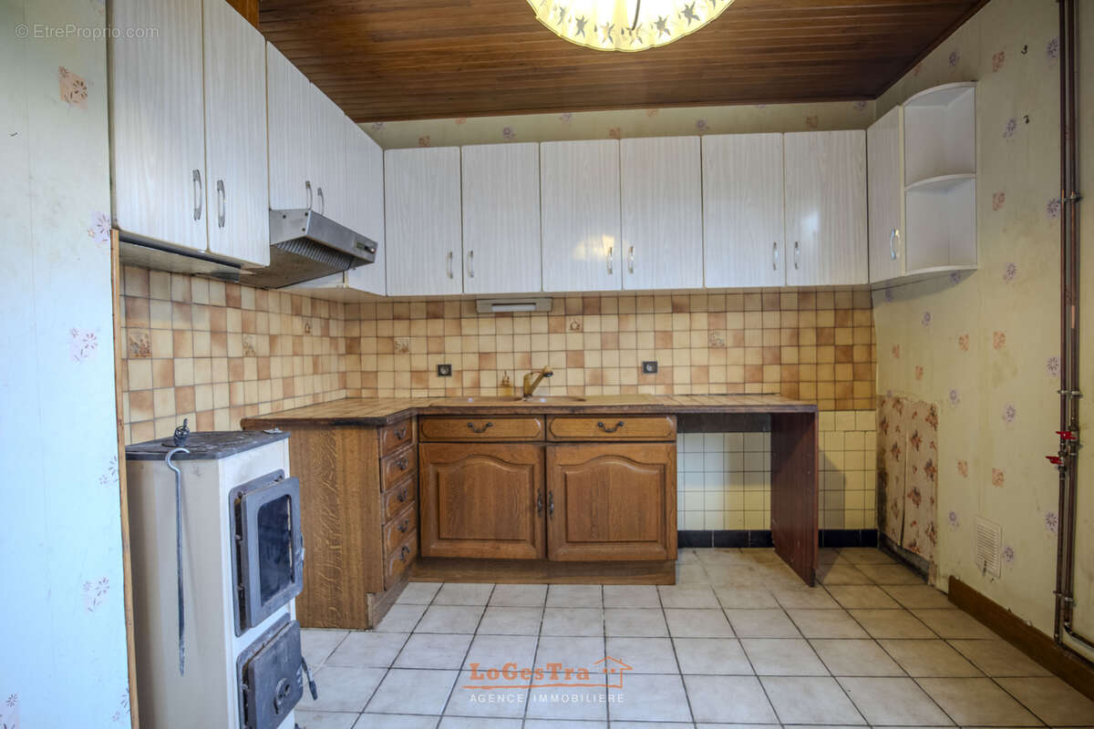 Maison à NEUFCHATEAU