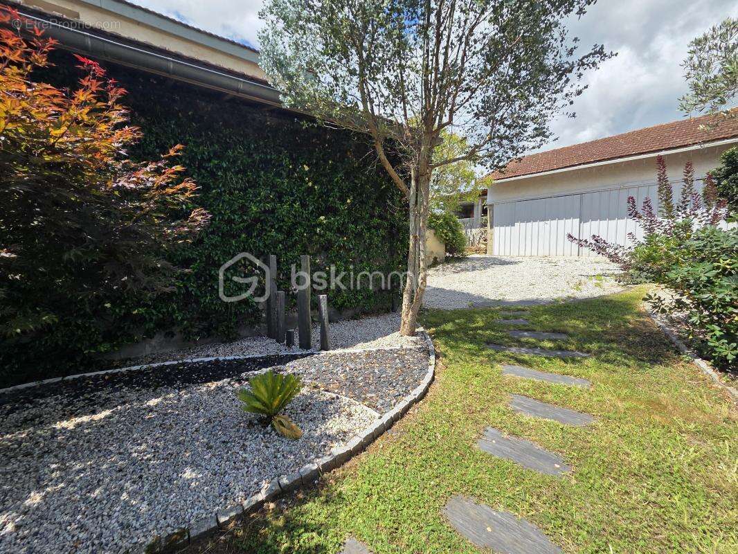 Propriété de charme + 2 appartements + 100 m2 de dépendances - photo 16