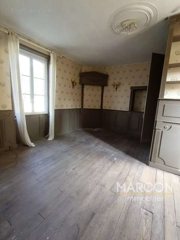 Maison à SAINT-MEDARD-LA-ROCHETTE