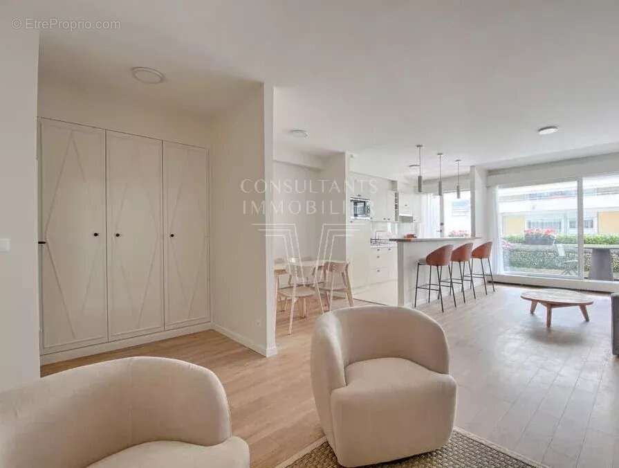 Appartement à PARIS-7E