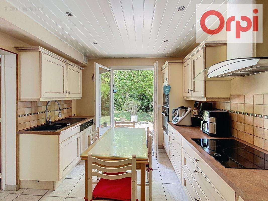 Maison à LE MESNIL-SAINT-DENIS