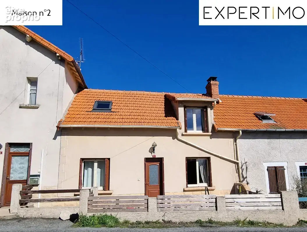 Menat, ensemble de 3 maisons, grange et terrain de tennis sur 7128m2 de terrain plat. - photo 16