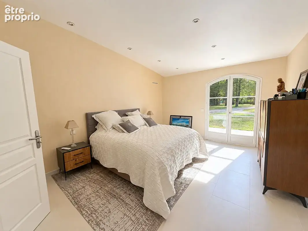 Propriété de charme - 6 pièces - 212,62 m² sur un terrain de 2 932 m² - photo 8