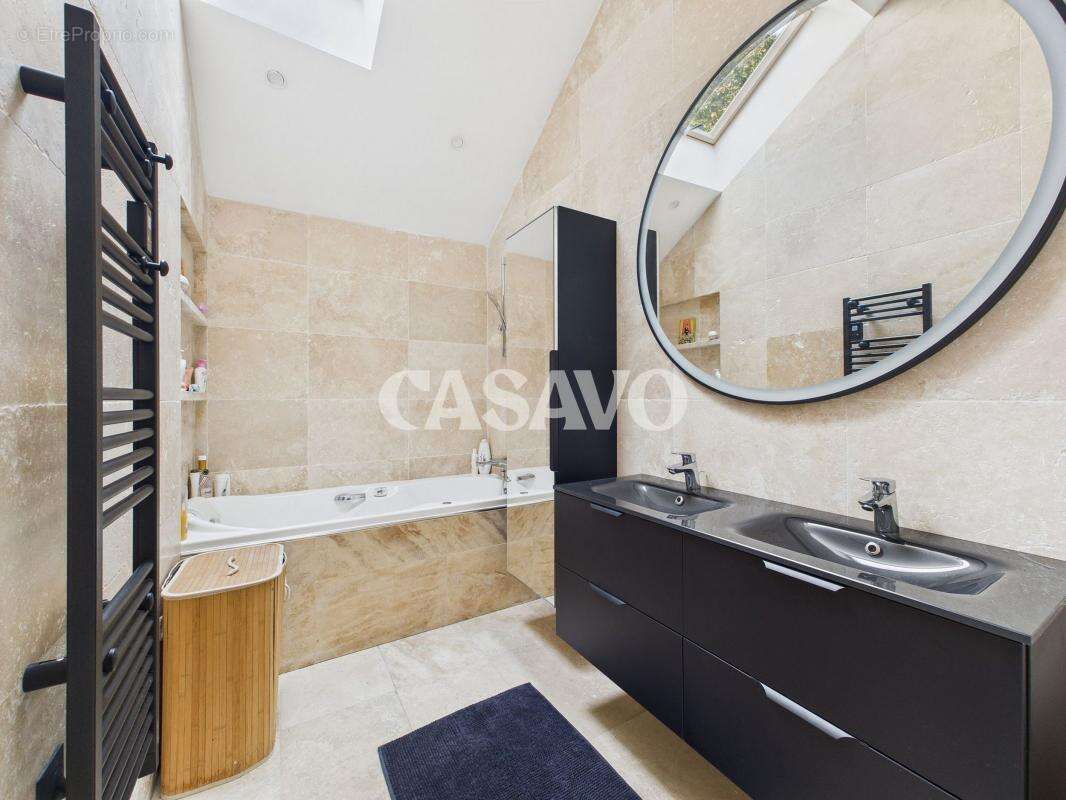 Maison à SAINT-MAUR-DES-FOSSES