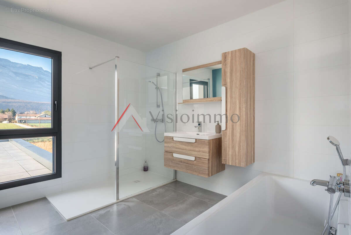 Maison à VARCES-ALLIERES-ET-RISSET