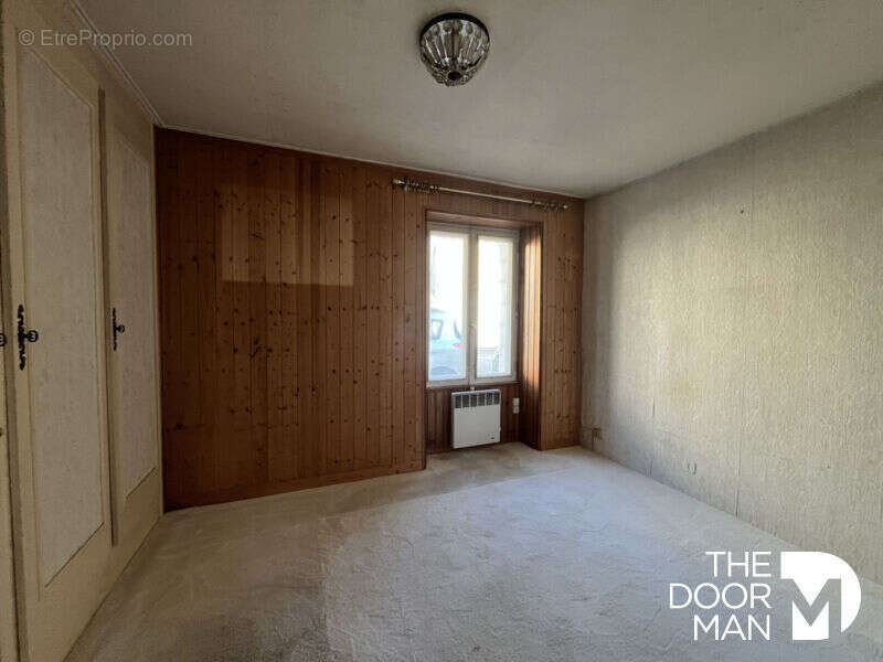 Maison à SAINT-HILAIRE-DE-CHALEONS