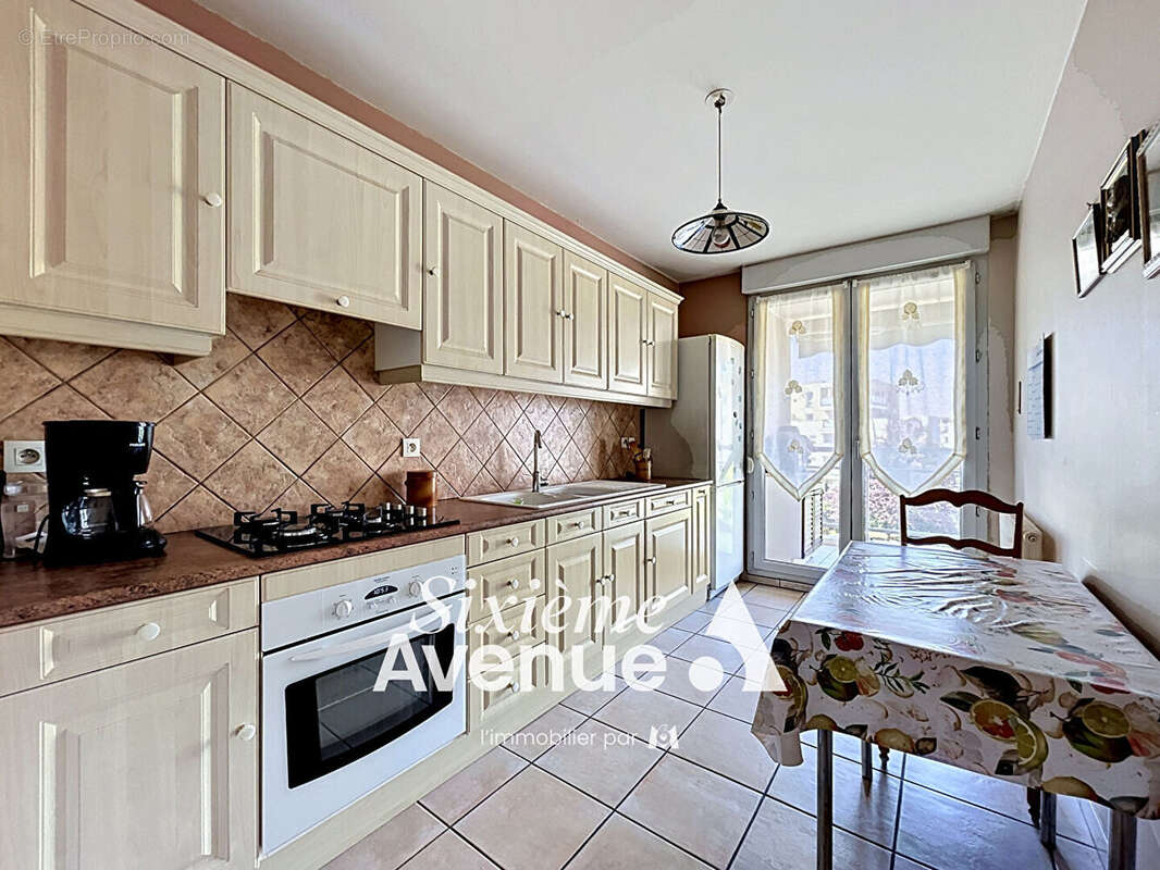 Appartement à DECINES-CHARPIEU