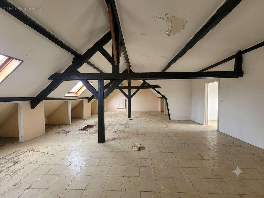 Sublime potentiel de rénovation pour cette maison de village mitoyenne - photo 16