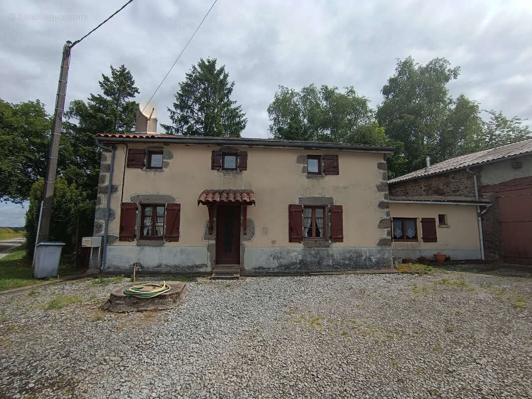 Maison à BUSSIERE-POITEVINE