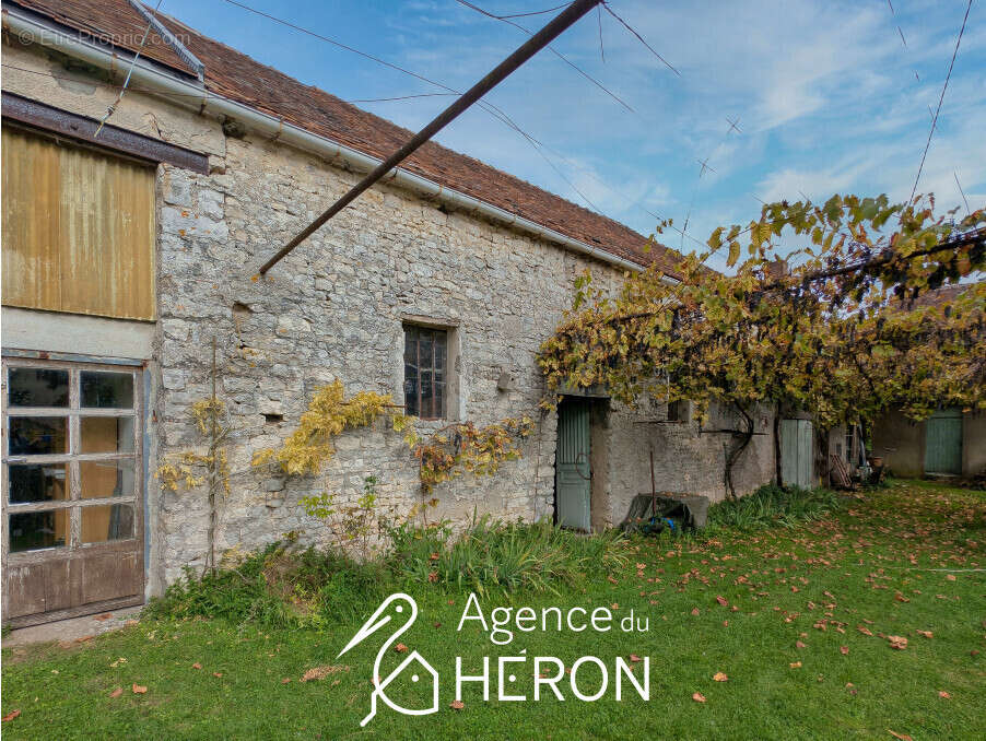 Maison à LA MADELEINE-SUR-LOING