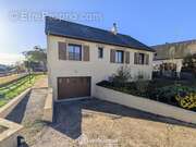 Façade côté jardin avec accès au sous-sol - Maison à SABLE-SUR-SARTHE