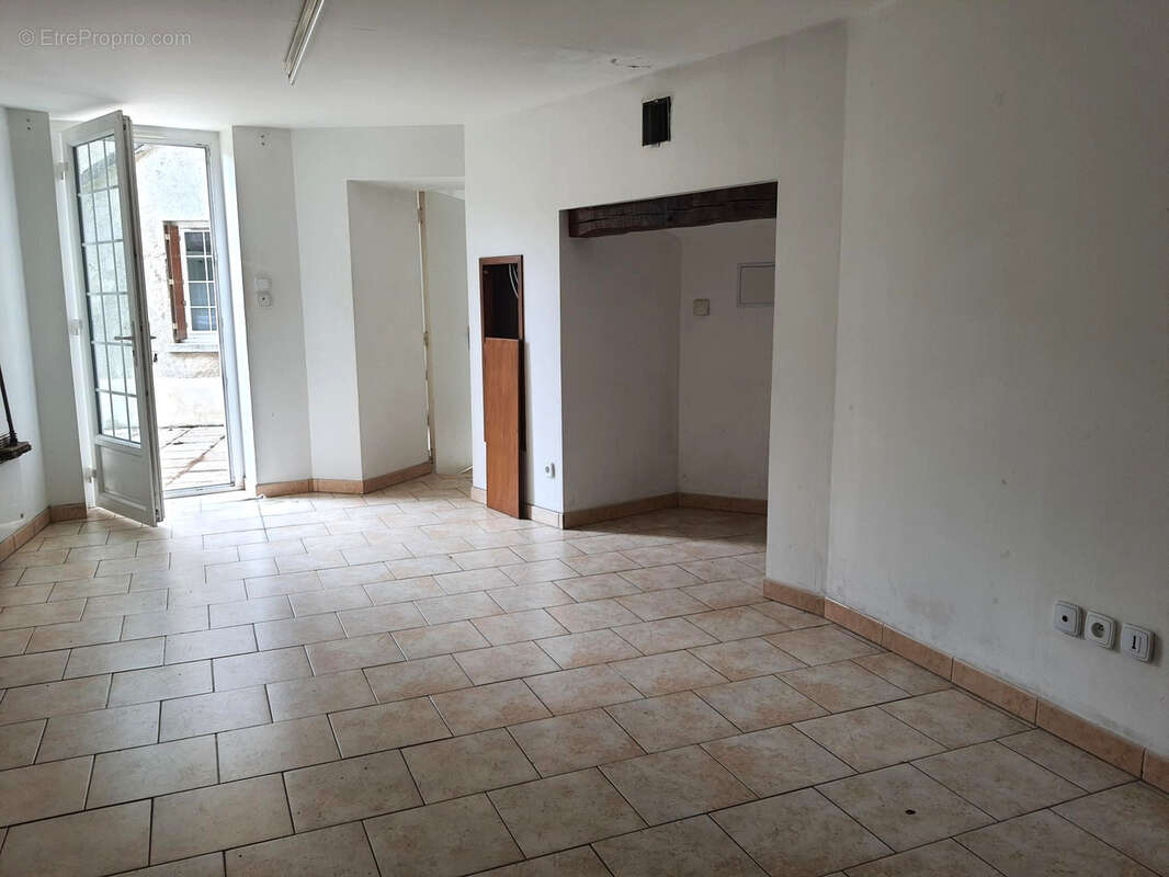 Maison à NAZELLES-NEGRON