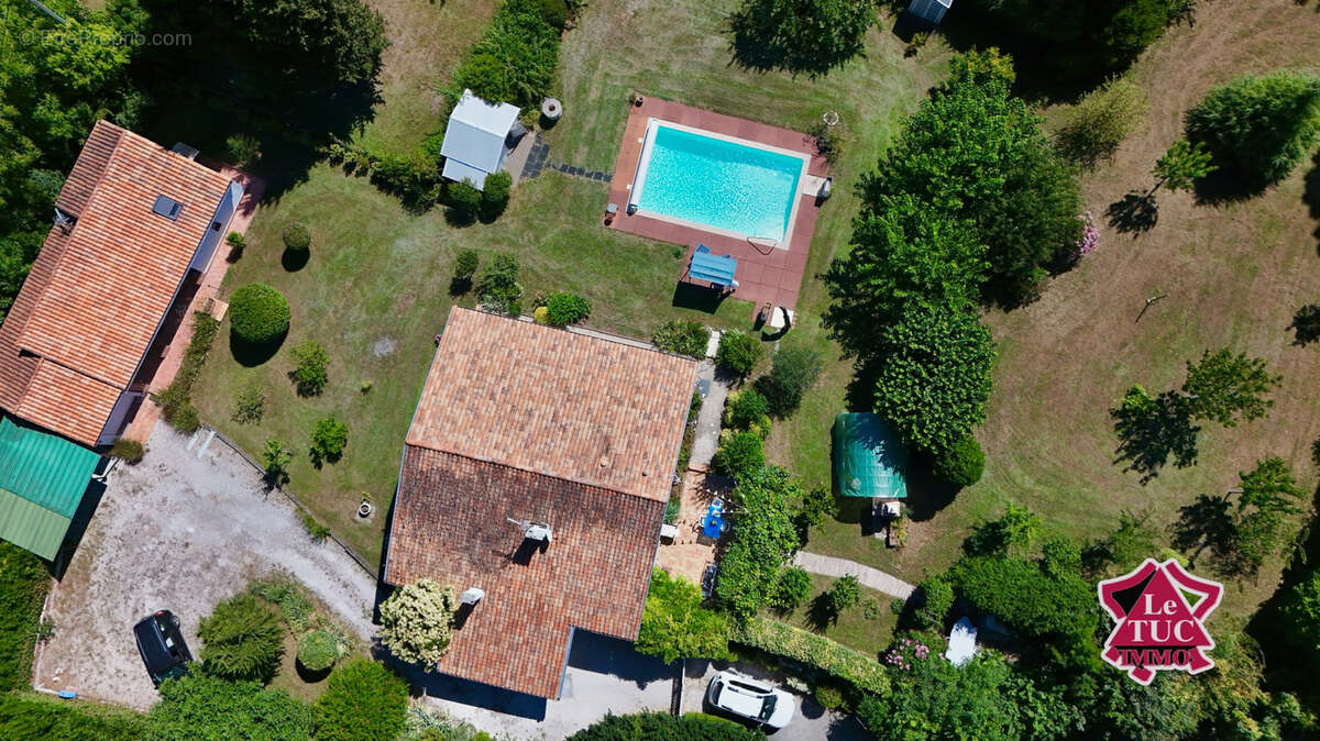 Maison à PUJOLS