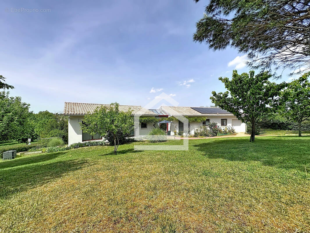 Maison à MONTUSSAN