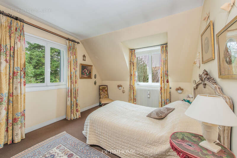 Maison à SAINT-NOM-LA-BRETECHE