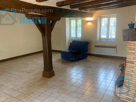 A Mehun-sur-Yèvre  - Maison en pierres 4 chambre + grande dépendance - Terrain en bordure de rivière - photo 3