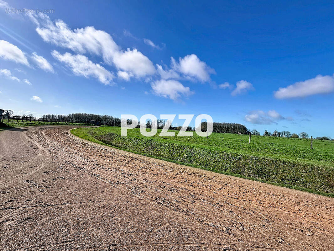 Maison à CHAMPCERVON