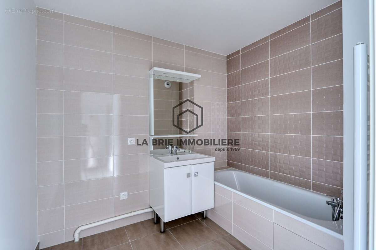 Appartement 70 m² à Emerainville  - photo 8