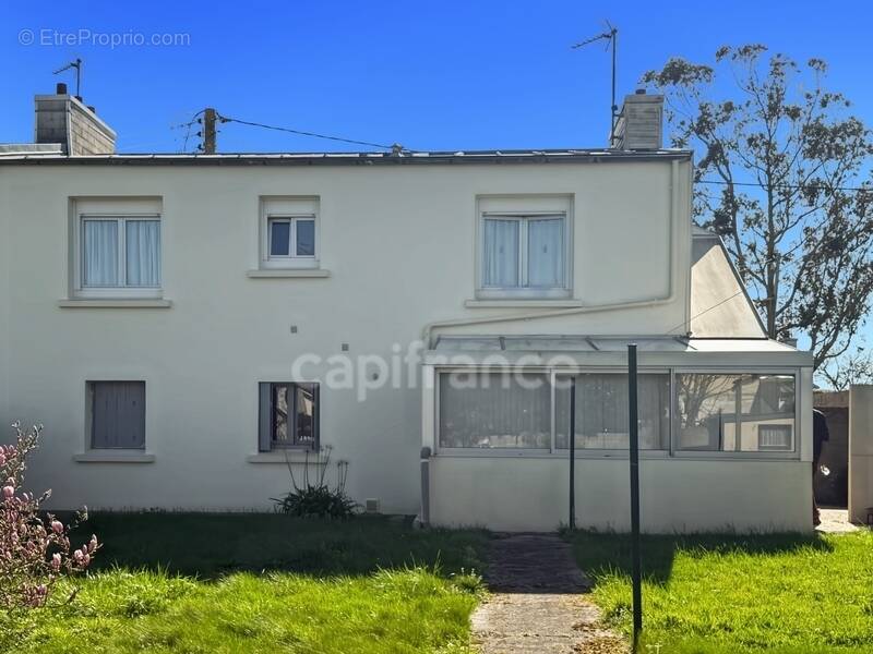 Maison à LE RELECQ-KERHUON