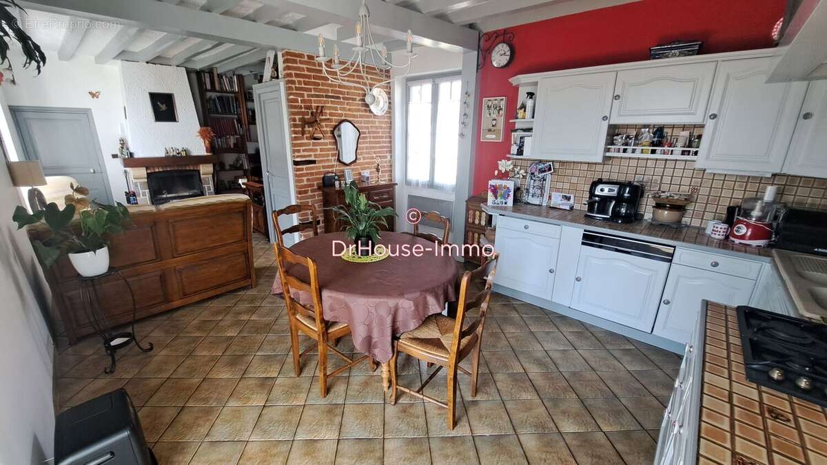 Maison 137 m² à Donnemarie-Dontilly  - photo 7