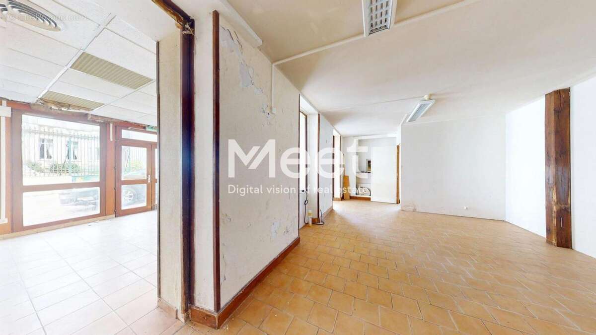 Local commercial - 7 chambres - photo 7