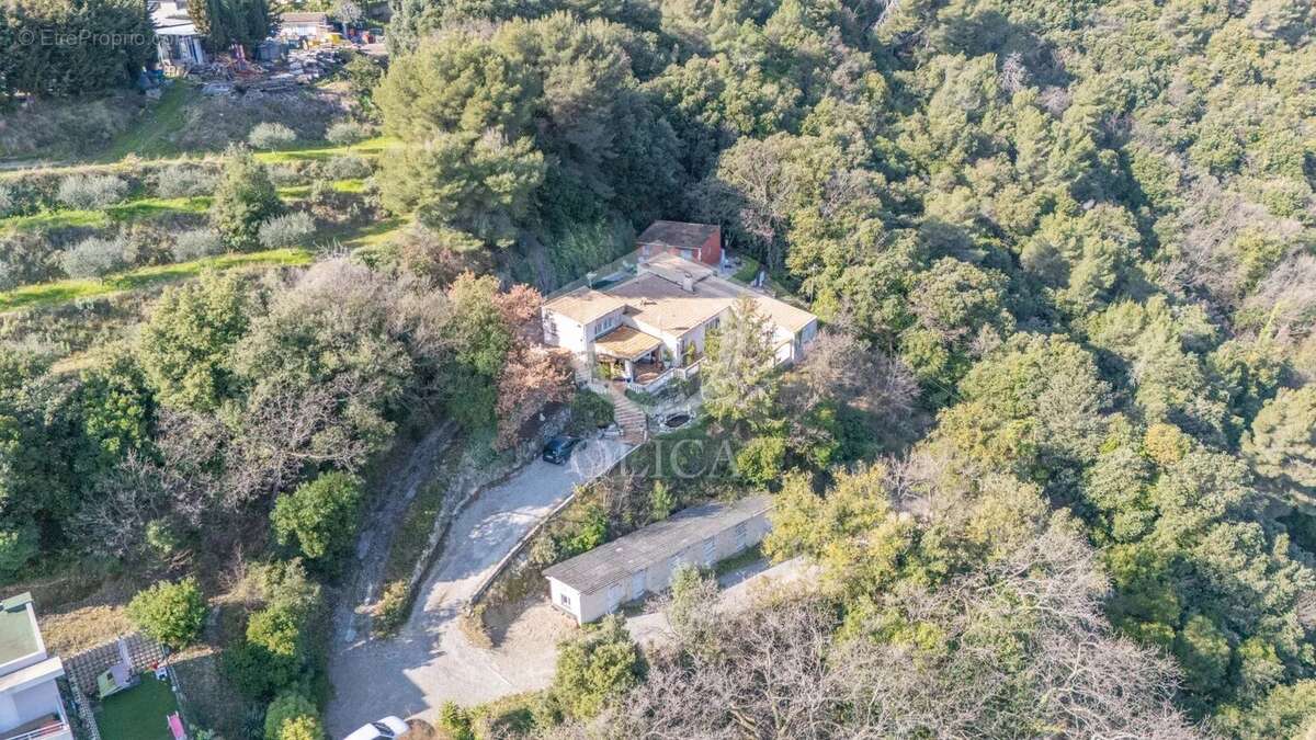 Maison à SAINT-LAURENT-DU-VAR