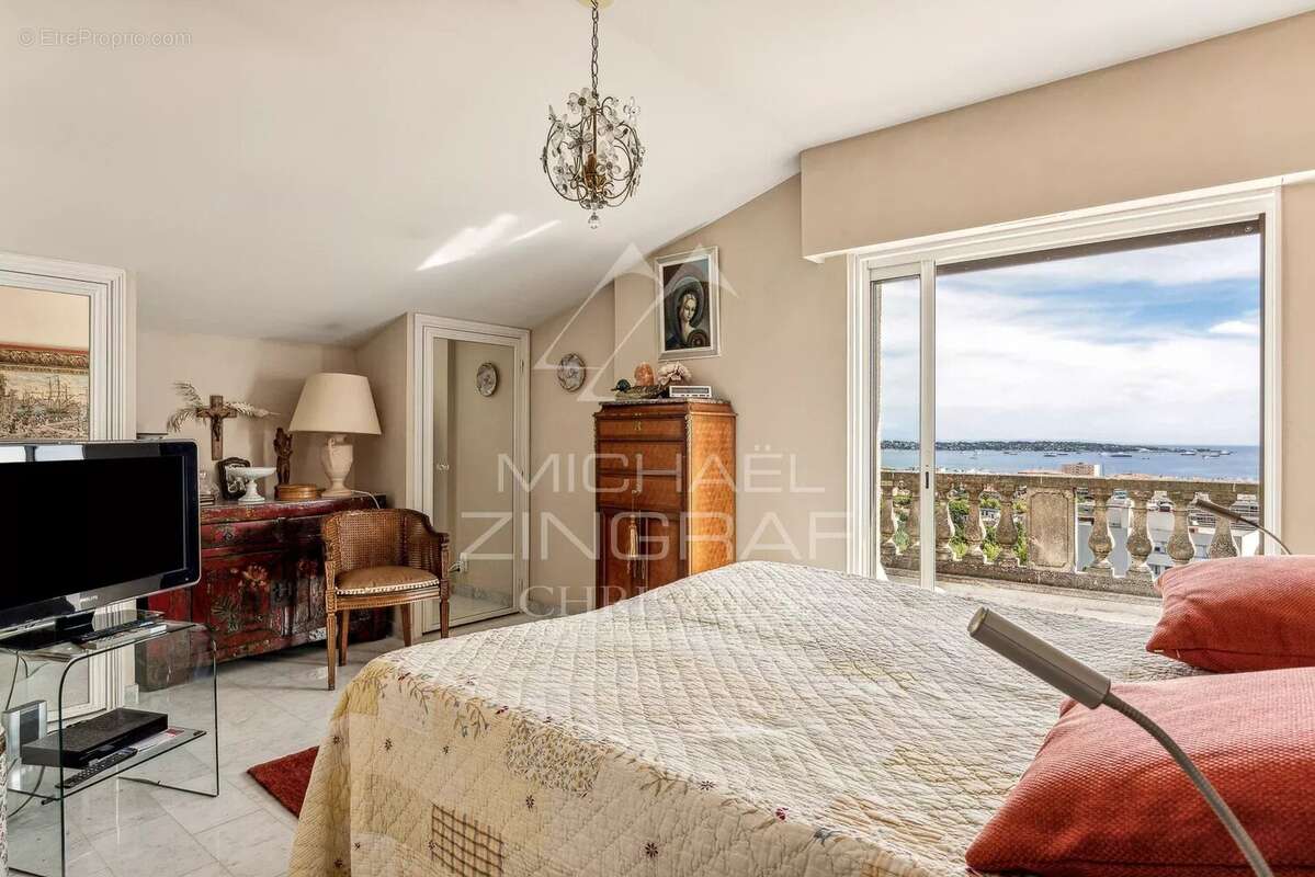 Appartement à VALLAURIS
