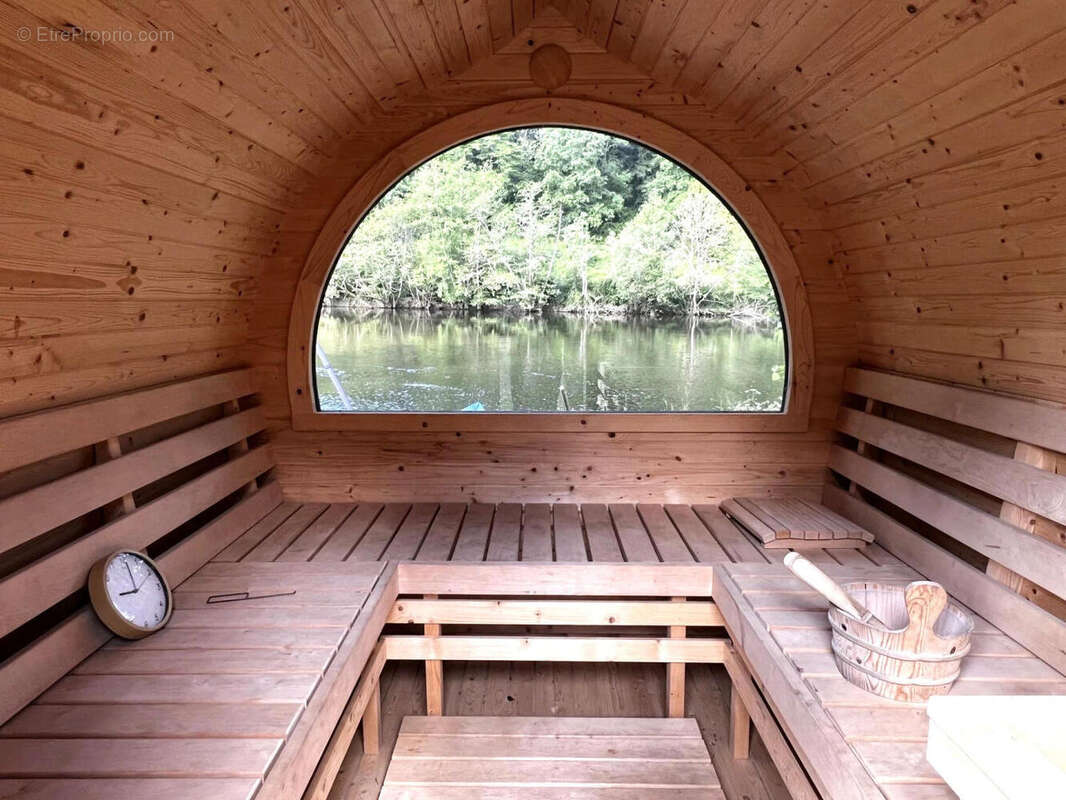5 JAN - SAUNA - Maison à SAINT-JUNIEN