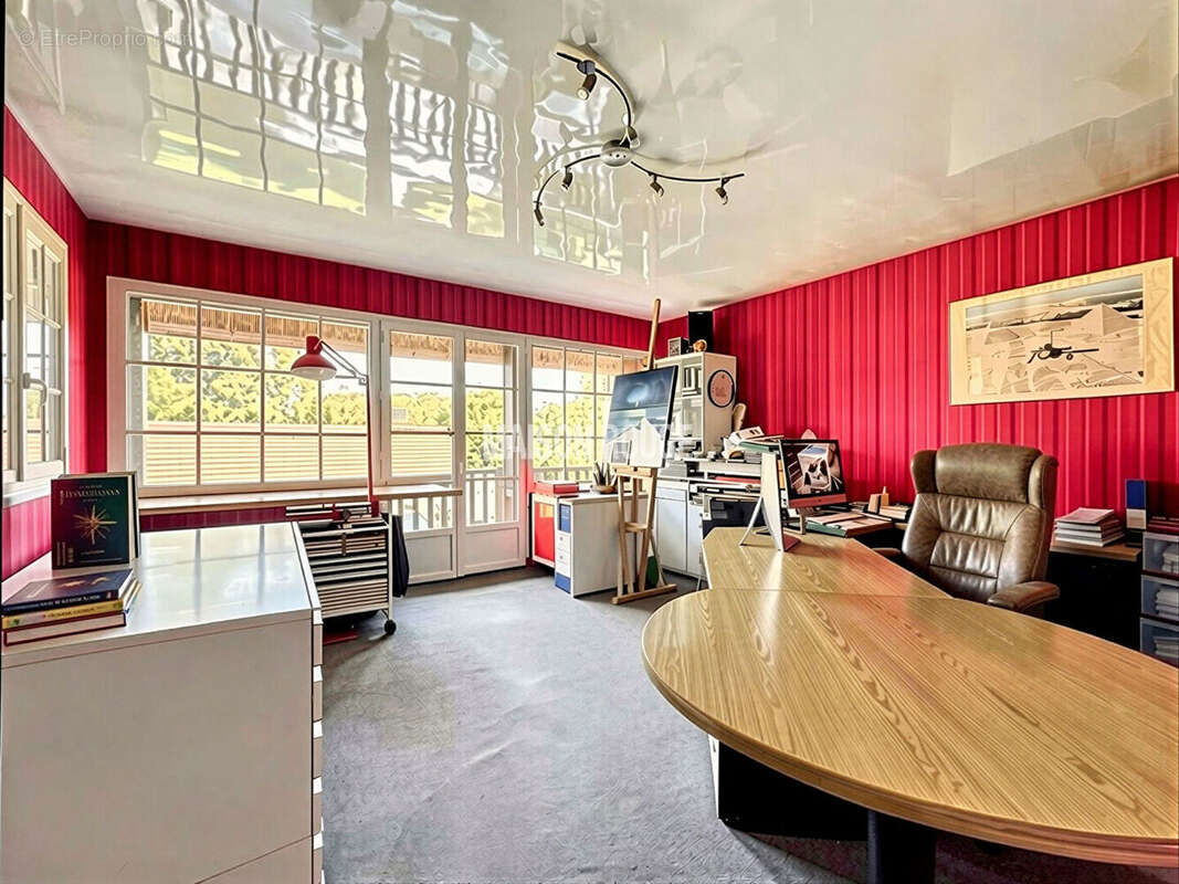 Maison à LE MESNIL-SAINT-DENIS