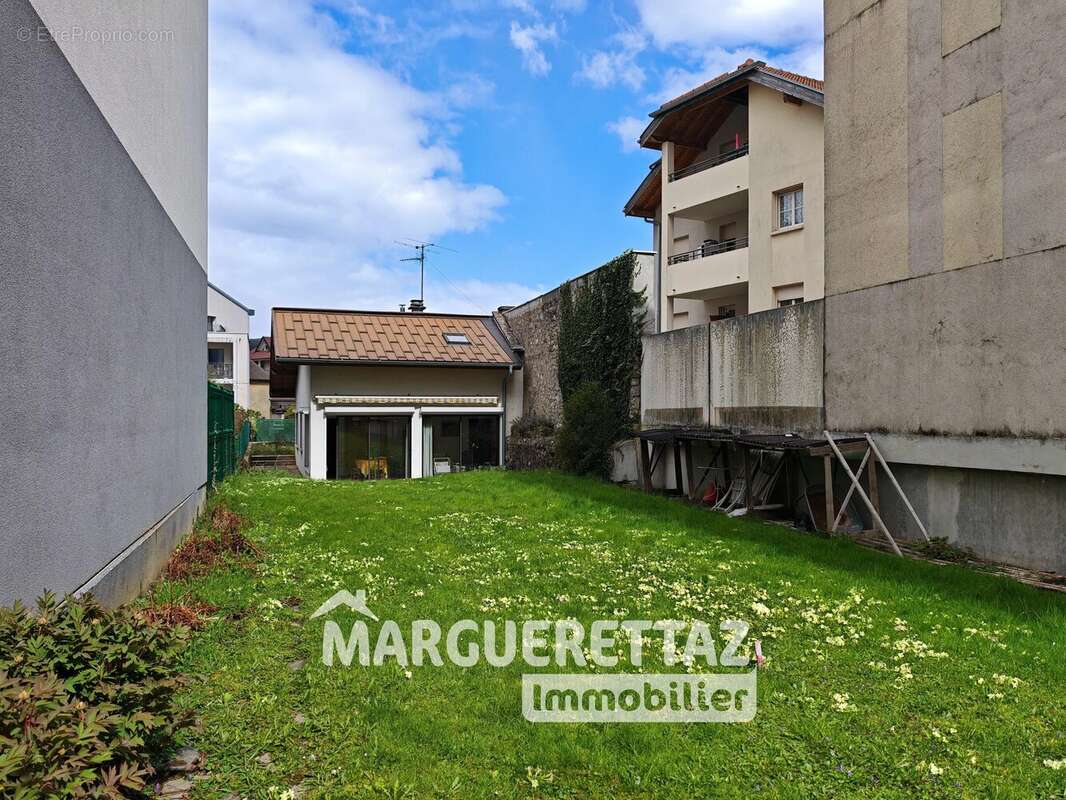 Terrain à LA ROCHE-SUR-FORON