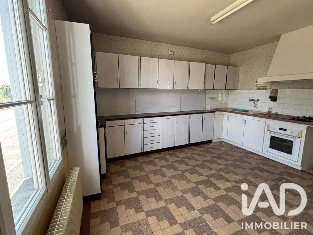 Maison 107 m² à Souzay-Champigny  - photo 3