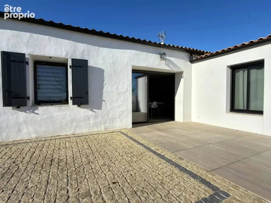 Maison de plain-pied avec piscine, au calme, à 10 minutes de La Rochelle - photo 2
