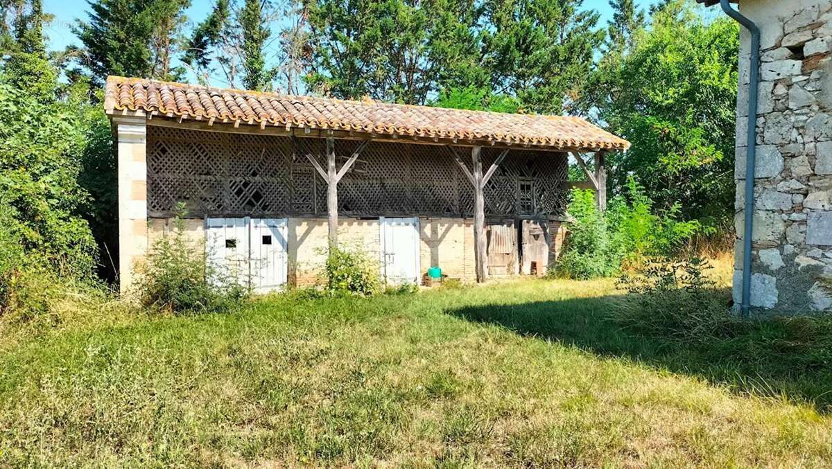 Propriété   125m² (32120) Puycasquier 6 pieces - photo 12