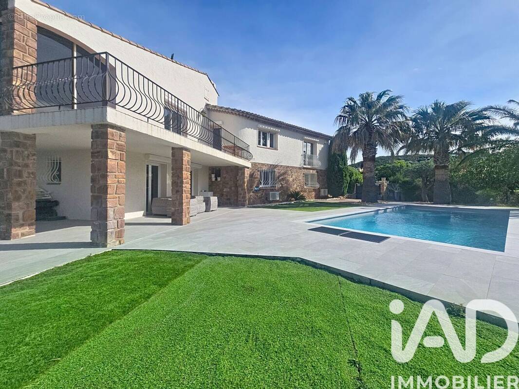 Photo 1 - Maison à ROQUEBRUNE-SUR-ARGENS