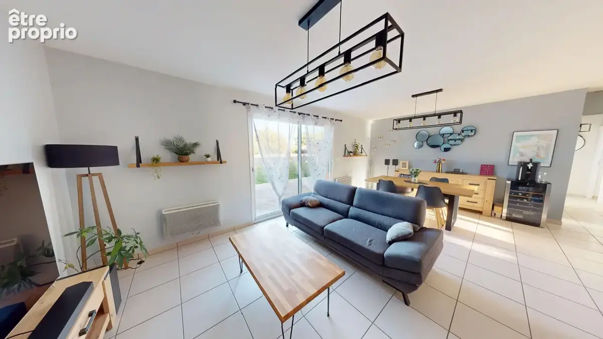 Vouneuil sous biard -  maison de plain-pied - belle pièce de vie de 43 m² - 3 chambres - garage - photo 3