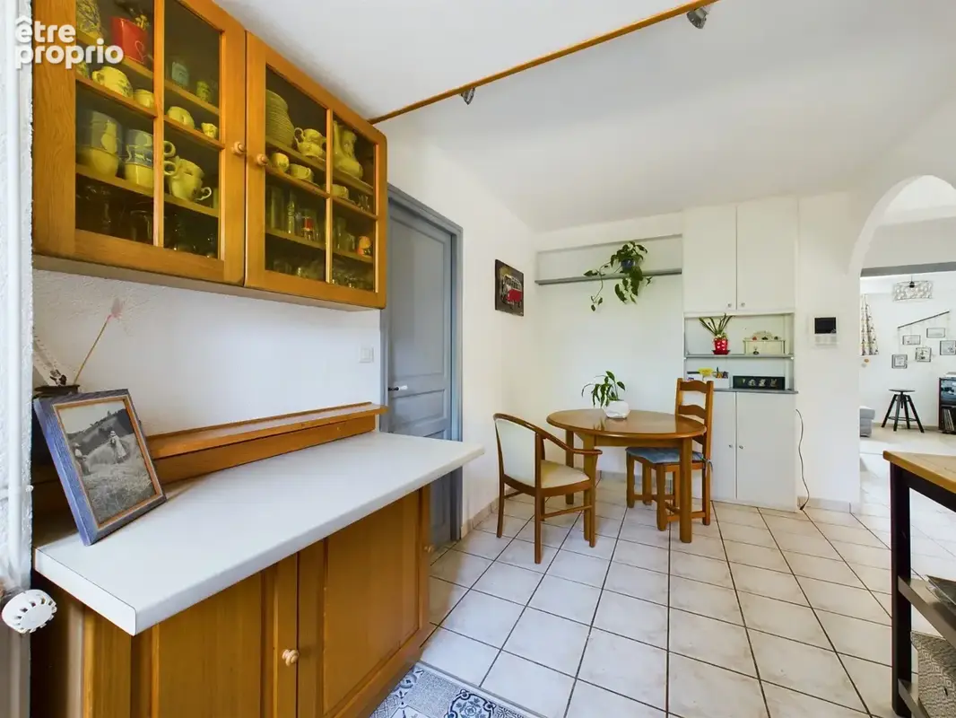 CHASSIEU   200 m2, beaux volumes et multiples possibilités - photo 17