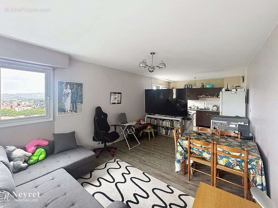 Appartement à SAINT-ETIENNE