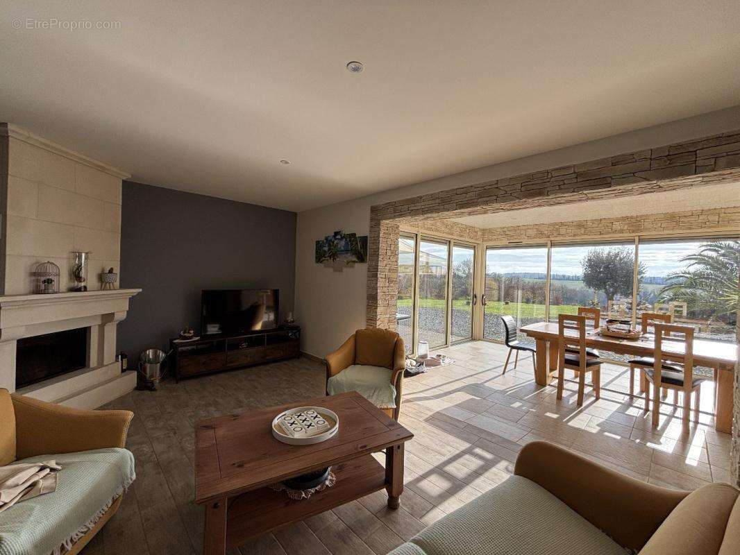 Maison à THEIL-RABIER